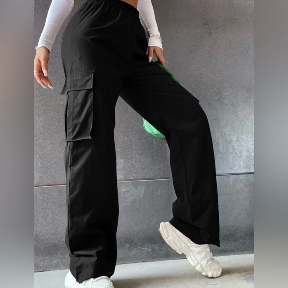 Women’s black high waisted cargo pants